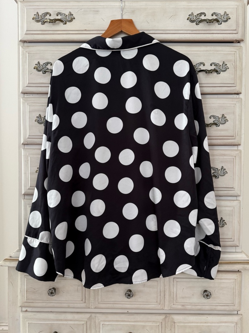 Victoria’s Secret Black Polka Dot Satin Pajama Set - Picture 4 of 10